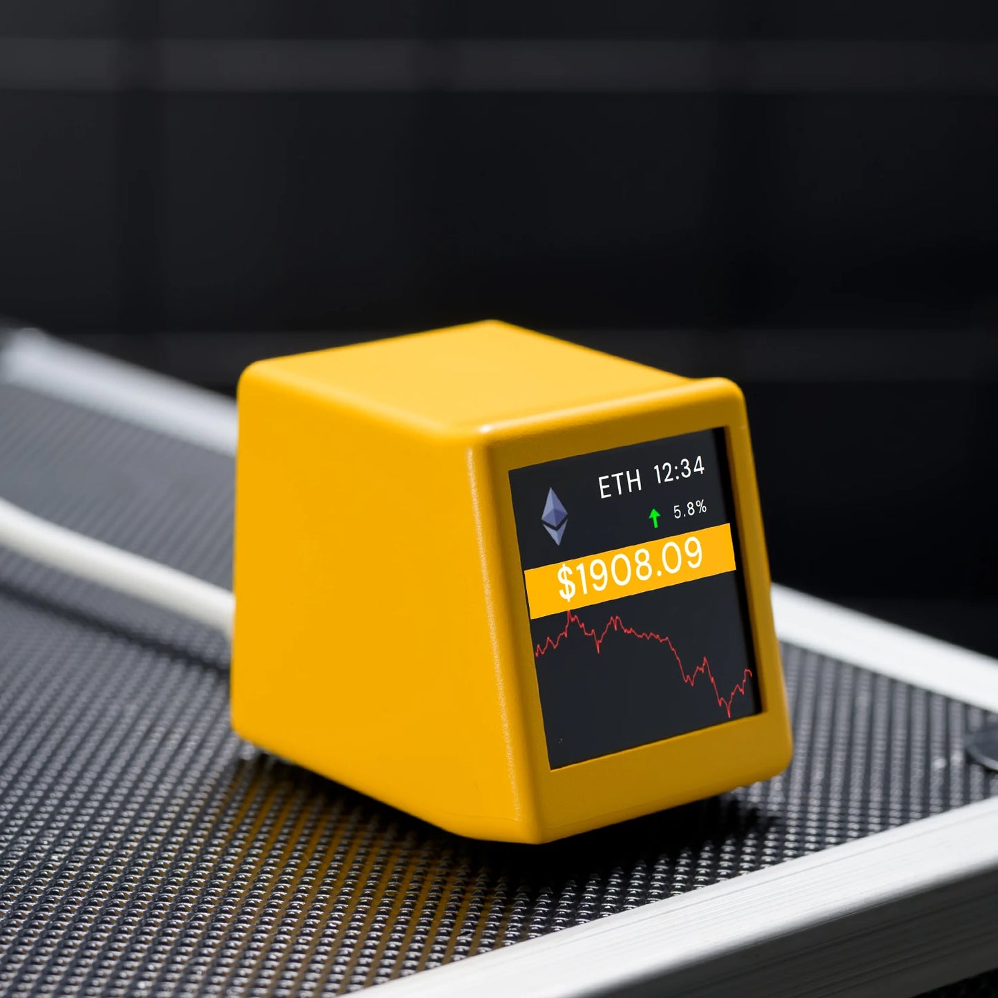 Smart desktop clock displaying Bitcoin prices, supporting mainstream